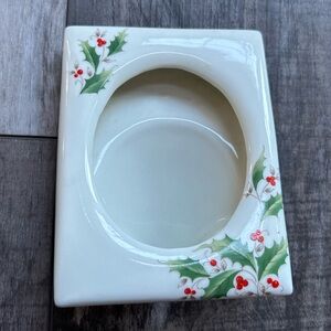 NWOT Festive porcelain photo frame with holly berry design